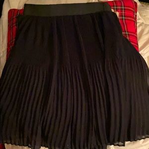 H&M size 4 black lined chiffon skirt